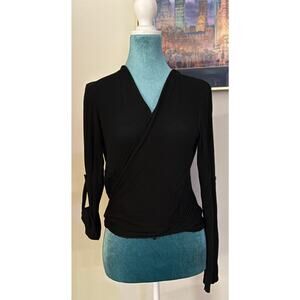 Vintage black tie, wrapped shirt, beautiful embroidered detail￼
Made in Italy